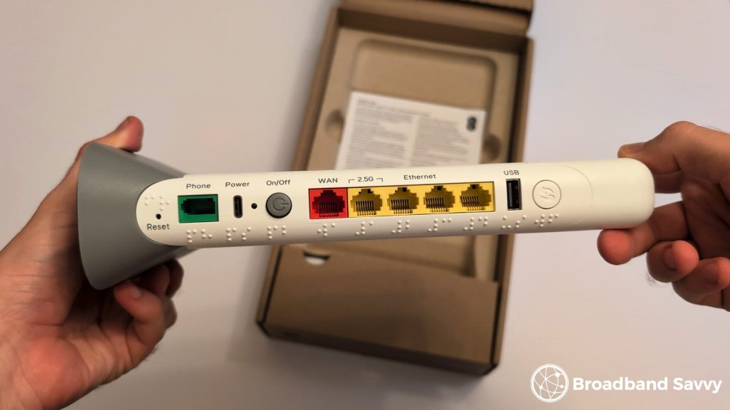 EE Smart Hub 7 Plus ports.