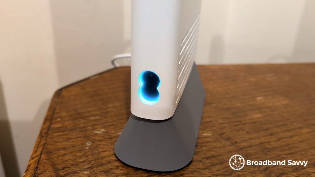 Smart Hub 7 Plus status light.