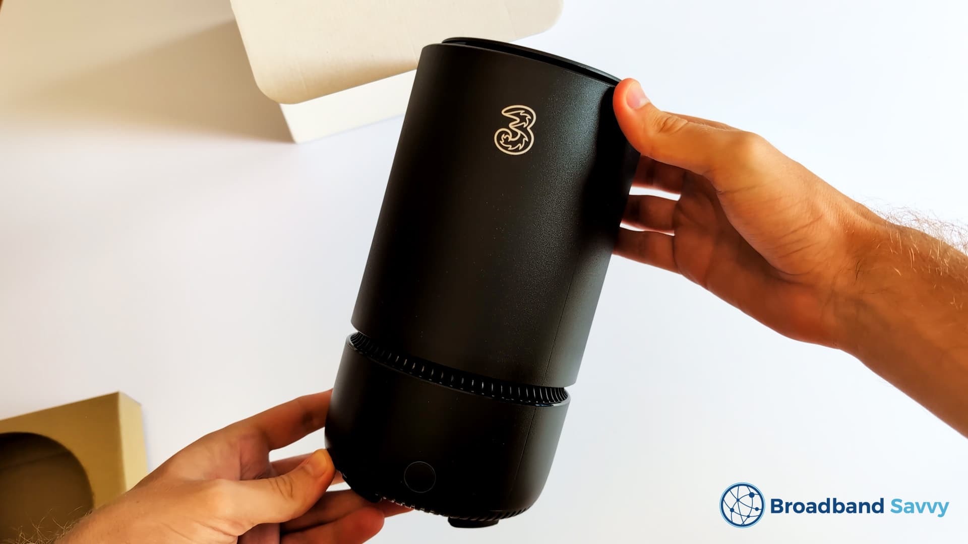 Three 4G Hub in hands.
